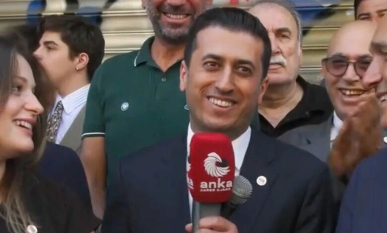 عاجل | بعد زلّة أوزيل.. رئيس فرع "الحزب الجديد" في كاديكوي يخطئ ويقول "إيي حزب" أثناء افتتاح المكتب