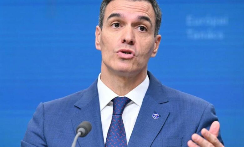 سانشيز يتهم شبكات مرتبطة بروسيا وإسرائيل ببث أكاذيب حول تدفق المهاجرين إلى سبتة