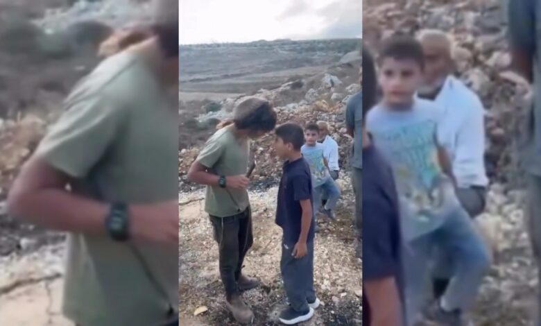 رغم المضايقة والهجوم بالعصي.. طفل فلسطيني يتمسك بأرضه في سنجل