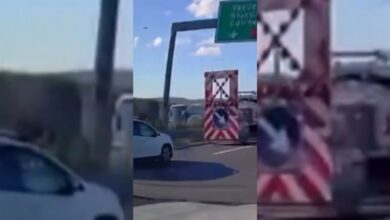 عاجل | كاميرا مركبة ترصد لحظة اصطدام سيارة بمركبة صيانة على طريق مرمرة الشمالي