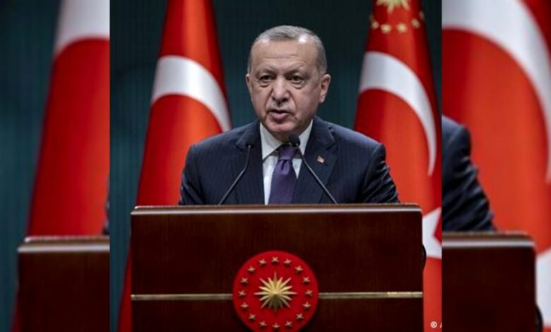 عاجل | فيديو متداول لأردوغان يثير الشكوك.. تدقيق يظهر ما أخفته اللقطة