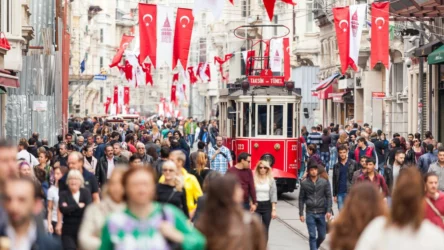 تركيا تدخل مرحلة سكانية جديدة.. عدد الأطفال يتراجع وكبار السن يقتربون من 10 ملايين