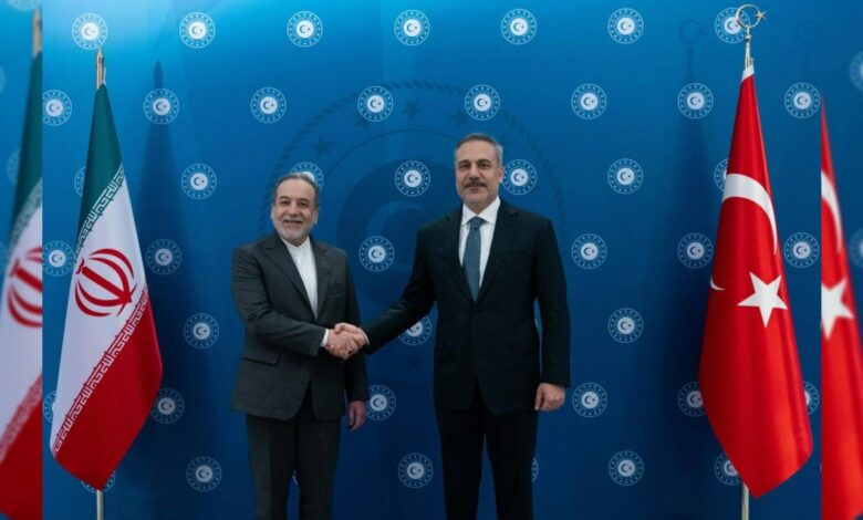 أنقرة وطهران تبحثان هاتفيًا مسار المفاوضات الجارية بين البلدين