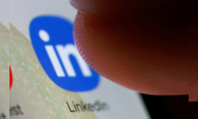 بدلًا من تطبيقات المواعدة.. محترفون يبحثون عن شريك الحياة على LinkedIn