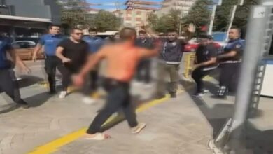 إسطنبول: شاب يجرح نفسه داخل شاحنته ثم يحاول دهس الشرطة