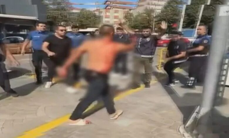 إسطنبول: شاب يجرح نفسه داخل شاحنته ثم يحاول دهس الشرطة