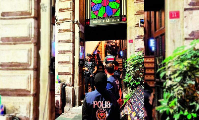 تدقيق 6 جمعيات للمثليين في إسطنبول ينتهي بإحالة تقرير عن مخالفات إلى النيابة