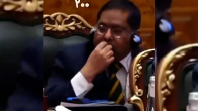 خلف رئيس إيران في قمة بريكس.. متحدث الخارجية الهندية يواصل تناول المكسرات حتى سُحبت العلبة
