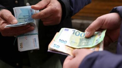 إيران تعترف بالضغوط الاقتصادية على شعبها وتحمّل أمريكا وإسرائيل المسؤولية