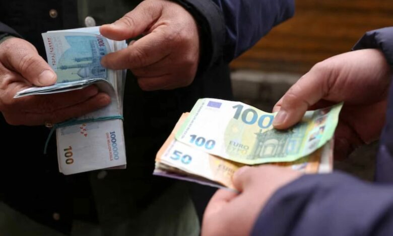 إيران تعترف بالضغوط الاقتصادية على شعبها وتحمّل أمريكا وإسرائيل المسؤولية