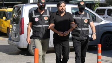 ضبط يوتيوبر ممنوع من السفر متخفياً أسفل شاحنة أثناء محاولته عبور الحدود إلى بلغاريا