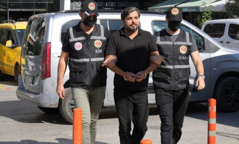 ضبط يوتيوبر ممنوع من السفر متخفياً أسفل شاحنة أثناء محاولته عبور الحدود إلى بلغاريا