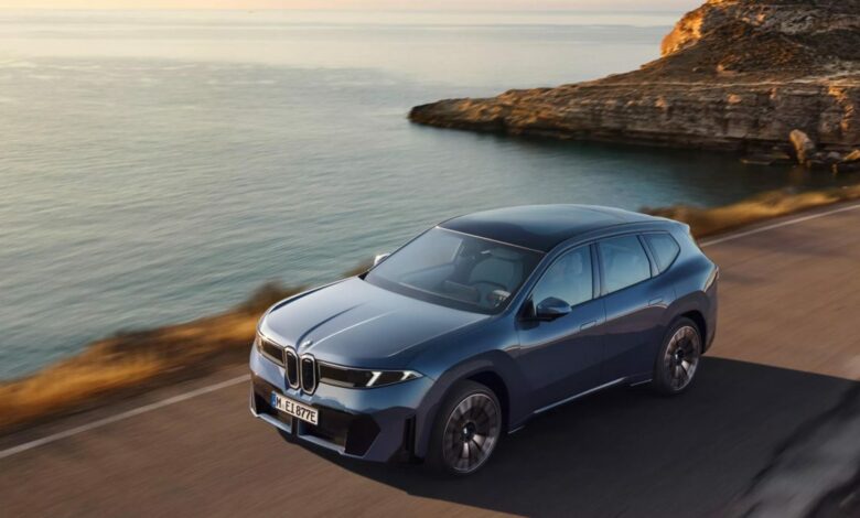 BMW تسير نحو مستقبل بلا أزرار.. iX3 الجديدة تعتمد على الشاشات والمساعد الصوتي