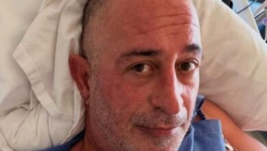 جيم يلماز يغادر المستشفى بعد القسطرة ويلتقي بعائلته في أول ظهور