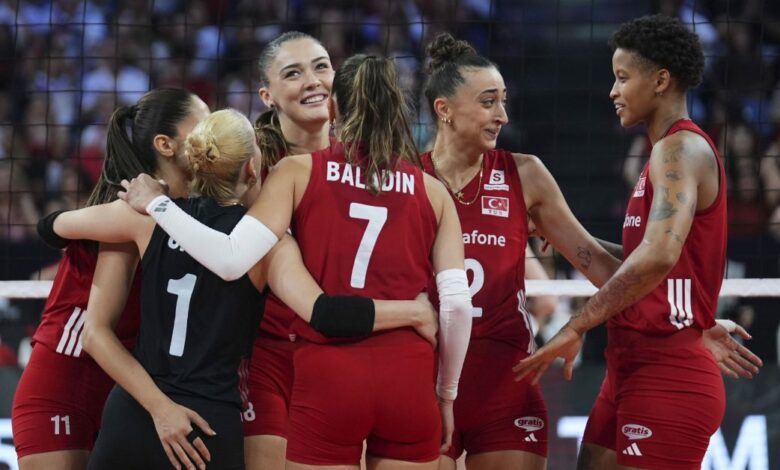 المنتخب التركي للكرة الطائرة يتجاوز أذربيجان بثلاثية نظيفة ويتأهل لربع نهائي أمم أوروبا