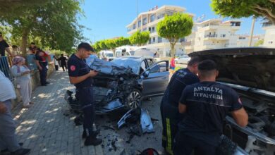 أنطاليا: 3 مصابين في تصادم سيارة وشاحنة صغيرة