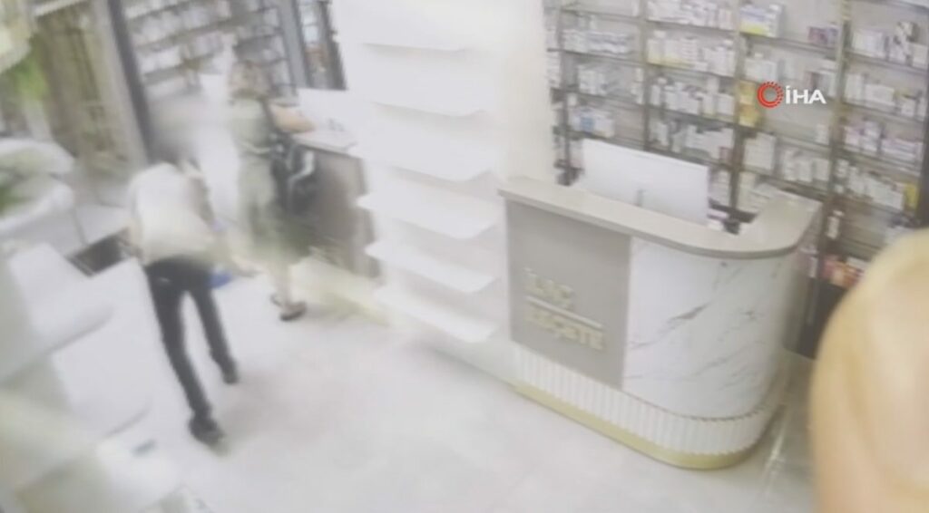 عاجل - بعد اتهامه بتصوير زبونة تحت تنورتها.. إخلاء سبيل صيدلي في أنقرة بمراقبة قضائية
