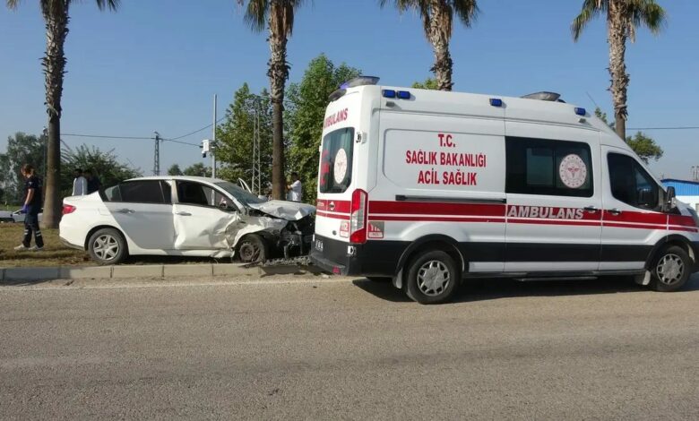 مصرع شخص وإصابة 3 آخرين في حادث تصادم بين سيارة وحافلة ركاب بجيهان أضنة