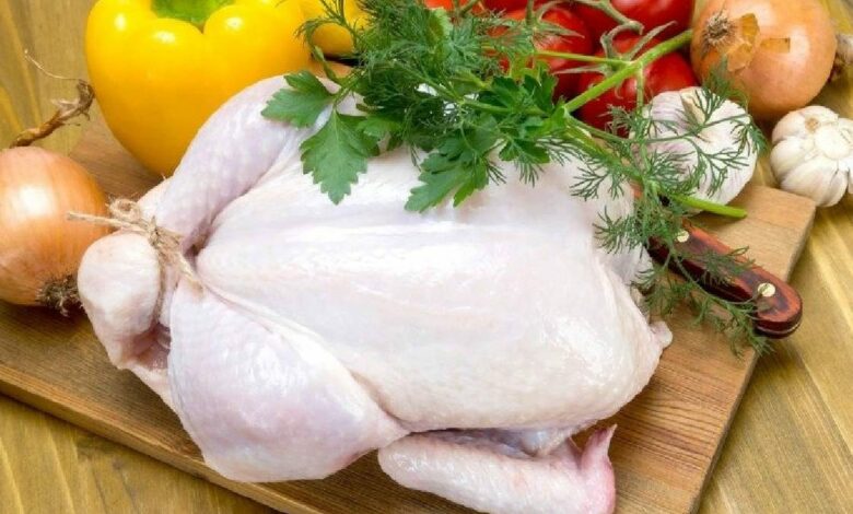 فروق غذائية جوهرية بين صدر الدجاج ووركه.. أيهما يناسب نظامك؟