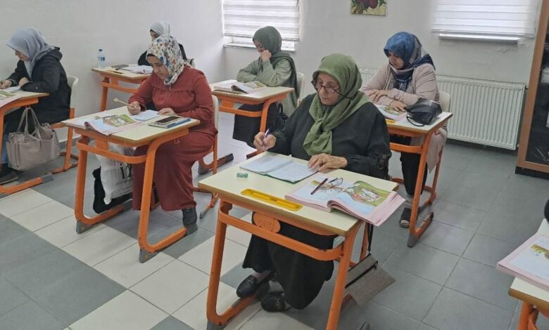 عاجل | 471 ألف امرأة تركية تتعلم القراءة والكتابة في 8 سنوات