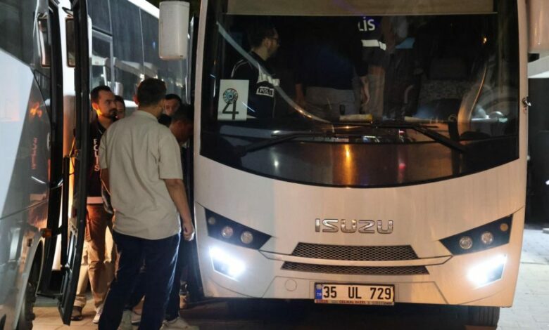 بعد توقيف 47 مشتبهًا.. إحالتهم إلى القضاء في تحقيق رشوة ببلدية سفري حصار بإزمير
