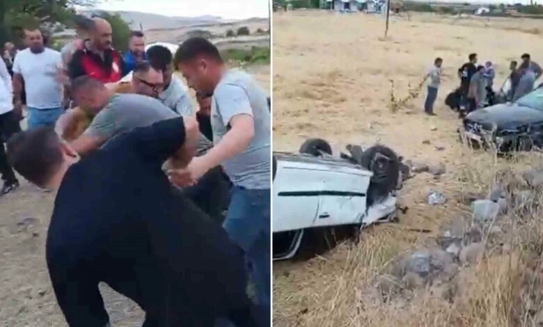 تصادم سيارة بمركبة متوقفة في أكسراي يقلبهما إلى منحدر ويصيب 5 أشخاص