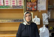 صاحبة مخبز في إسطنبول تتعرض للضرب أمام أطفالها بعد طلب مهلة للإخلاء