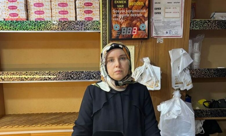 صاحبة مخبز في إسطنبول تتعرض للضرب أمام أطفالها بعد طلب مهلة للإخلاء
