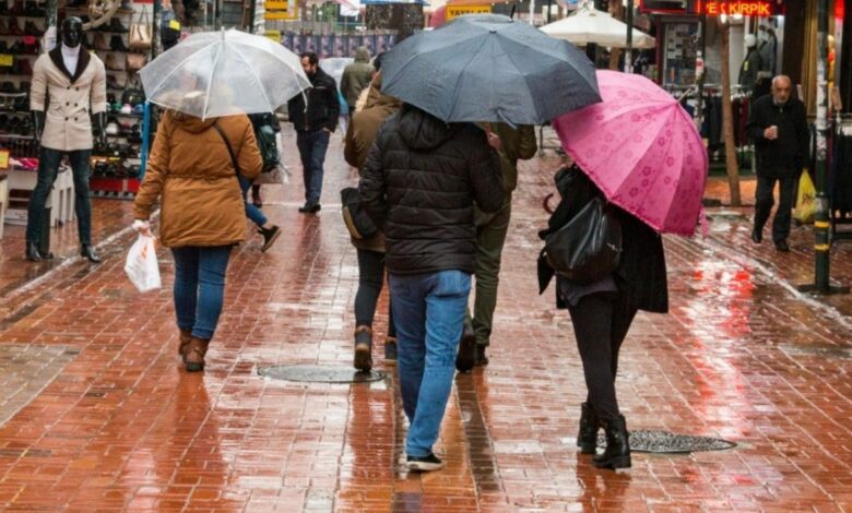أمطار غزيرة تضرب الجانب الآسيوي من إسطنبول وتحذير من السيول بعد منتصف الليل