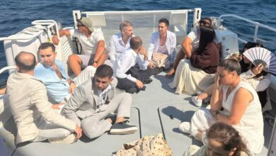 ضبط 22 مهاجرًا على شراعيتين قبالة موغلا.. وملابس أنيقة لإخفاء الرحلة
