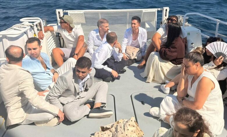 ضبط 22 مهاجرًا على شراعيتين قبالة موغلا.. وملابس أنيقة لإخفاء الرحلة