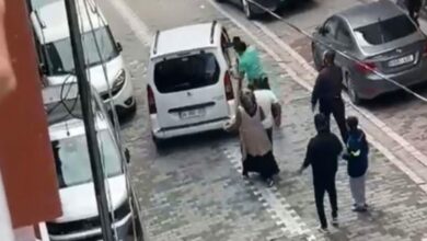 اعتدى على سيارة أمام منزل طليقته.. فواجهه ذووها بالركل واللكم في إسنيورت التركية