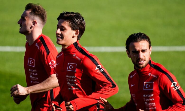 المنتخب التركي يختتم تحضيراته لمواجهة فرنسا.. كوكجو خارج المران وشنغزر يعود