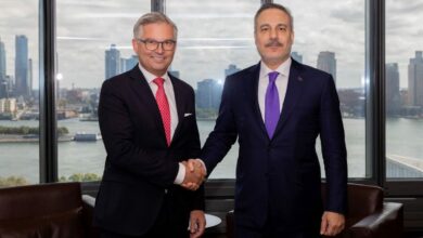 وزير الخارجية التركي يلتقي مسؤول الهجرة الأوروبي في نيويورك.. ملفات تتجاوز العلاقة الثنائية