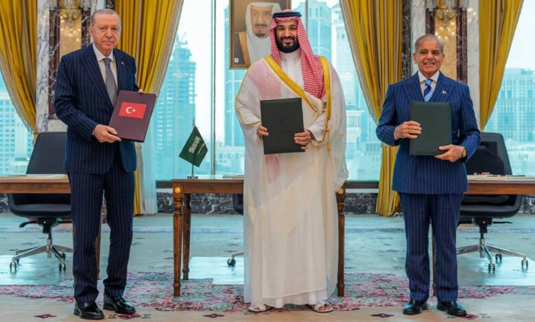 أردوغان: اتفاق مكة بين تركيا وباكستان والسعودية قد يستدعي دعمًا عسكريًا أوسع