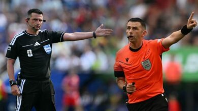 مايكل أوليفر يدير مواجهة تركيا وإيطاليا.. ماذا تكشف مبارياته الأربع السابقة مع المنتخب التركي؟