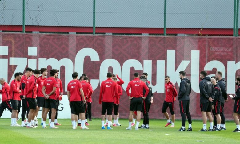 منتخب تركيا يكمل تحضيراته لإيطاليا في بورصة بعودة أوركون إلى التدريبات