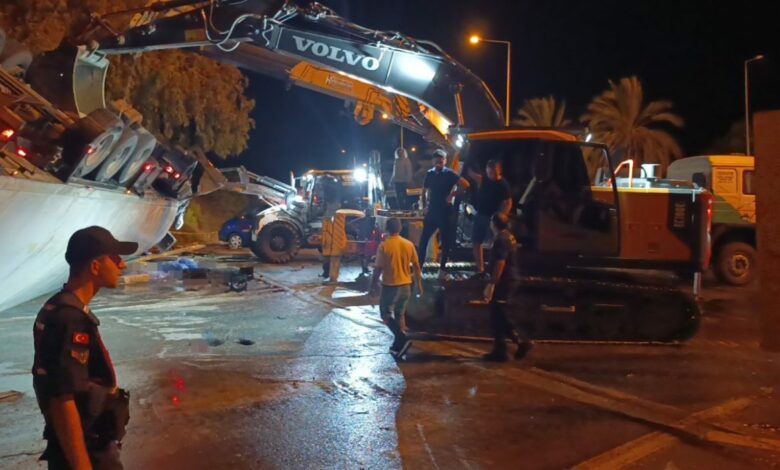 شاحنة تنقلب فوق موقف في أنطاليا التركية وتودي بحياة امرأتين.. ومعطيات عن تجاوزها الإشارة الحمراء