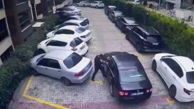 خلاف على موقف سيارات في إسطنبول يتصاعد بعد وصول والد أحد السائقين حاملاً سلاحاً