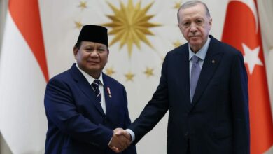 أردوغان يدعو رئيس إندونيسيا إلى قمة المناخ في أنطاليا.. ويبحث توسيع التعاون الدفاعي