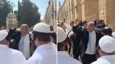 بن غفير يرقص مع مستوطنين في الأقصى.. ومحافظة القدس تحذر من تقسيمه زمانيًا ومكانيًا