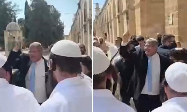 بن غفير يرقص مع مستوطنين في الأقصى.. ومحافظة القدس تحذر من تقسيمه زمانيًا ومكانيًا