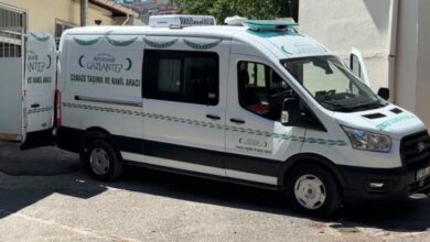 وفاة عامل شاب بعد انحشار ذراعه وجسده في آلة أسطوانية بمصنع نسيج في غازي عنتاب التركية وتوقيف شخصين