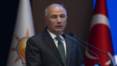 أفكان آلا لأوزغور أوزيل بشأن تحقيق الصناديق: أردوغان أمر بالتحقيق وأنتم تدافعون عن المتهمين
