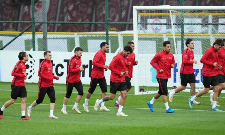 قبل مواجهة بلجيكا.. آلام إصبع القدم تغيّب أوركون كوكجو عن تدريب تركيا