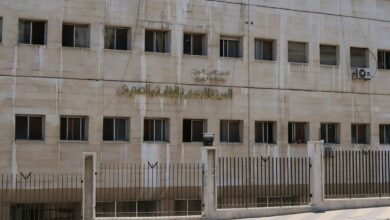 سكرتيرة مجلس مدينة حمص تُنقل بعيدًا عن المراجعين بعد فيديو «مو فاضية»