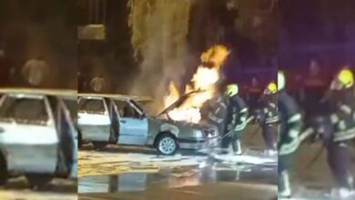 اشتعل محركها أثناء مناورة الانعطاف.. 4 أجانب يخرجون من سيارة في مرسين