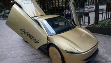 غياب المرايا والدواسات يعرّض سيارة تيسلا الجديدة لتحقيق أمريكي