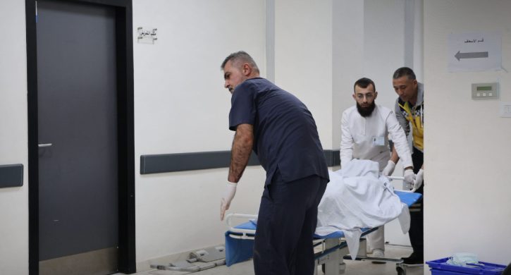 رصاص مسلحين مجهولين يخترق حافلة عمال بريف حمص ويقتل 7 أشخاص