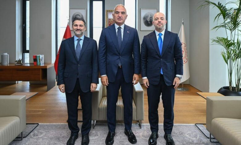 وزير السياحة التركي يبحث مع «الخطوط الجوية» أسواقًا بديلة ووجهات جديدة للرحلات